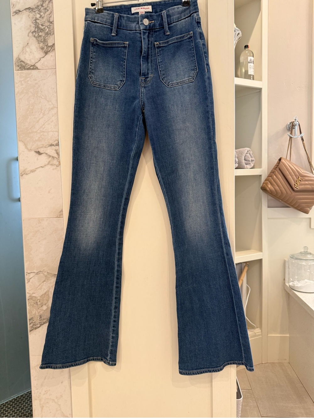 Lucky Brand Women's flare Leg Jeans in Medium Blue Wash